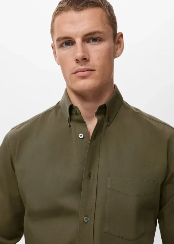 100% bavlna, košile s kapsou a regular fit střihem 100% bavlna, košile s kapsou a regular fit střihem