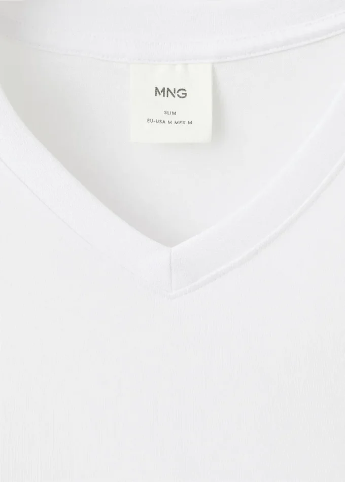 100% bavlna, slim fit, tričko s výstřihem do V 100% bavlna, slim fit, tričko s výstřihem do V