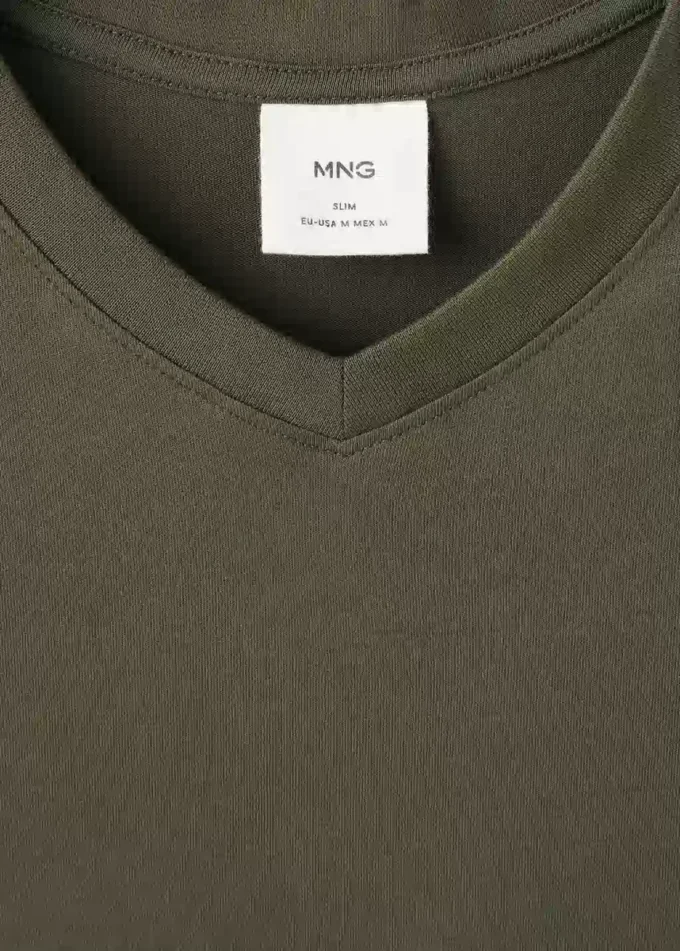 100% bavlna, slim fit, tričko s výstřihem do V 100% bavlna, slim fit, tričko s výstřihem do V