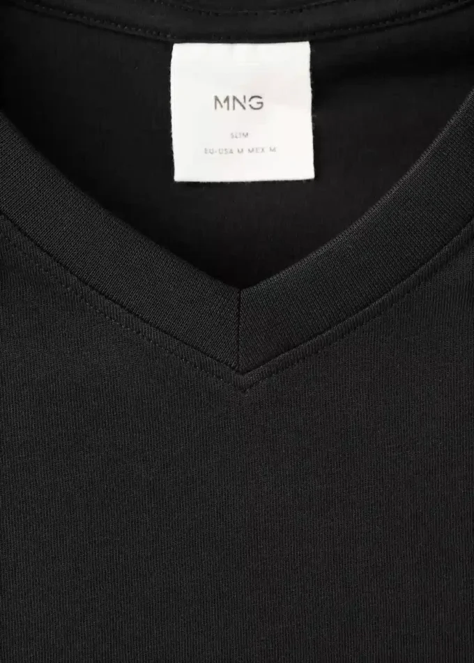 100% bavlna, slim fit, tričko s výstřihem do V 100% bavlna, slim fit, tričko s výstřihem do V