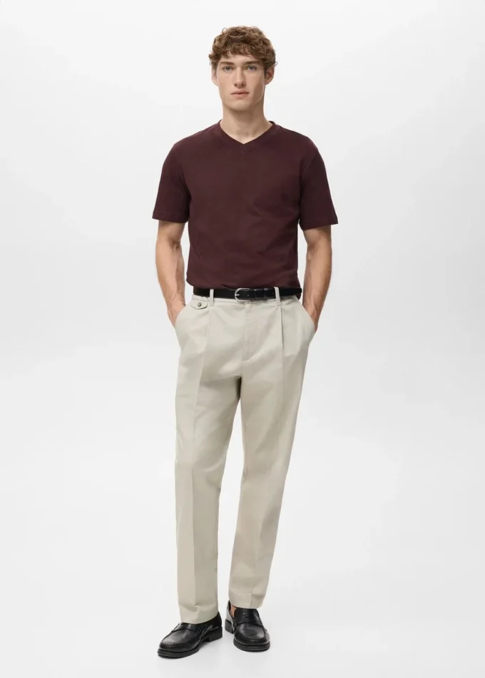 100% bavlna, slim fit, tričko s výstřihem do V 100% bavlna, slim fit, tričko s výstřihem do V