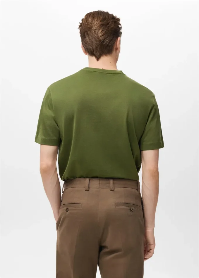 100% bavlněné tričko s pravidelným střihem 100% bavlněné tričko s pravidelným střihem