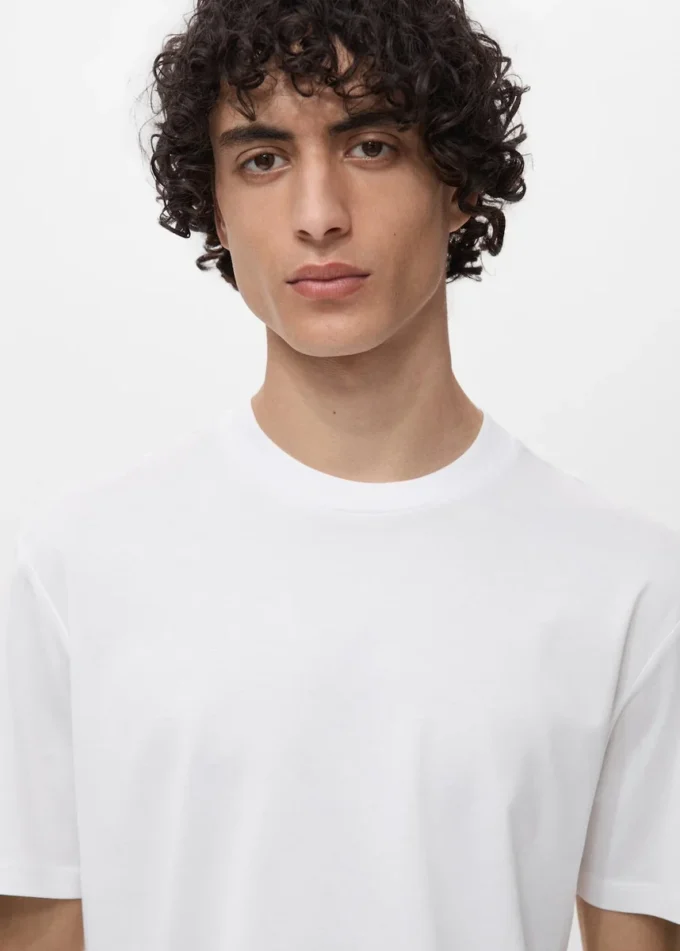 100% bavlněné tričko s pravidelným střihem 100% bavlněné tričko s pravidelným střihem