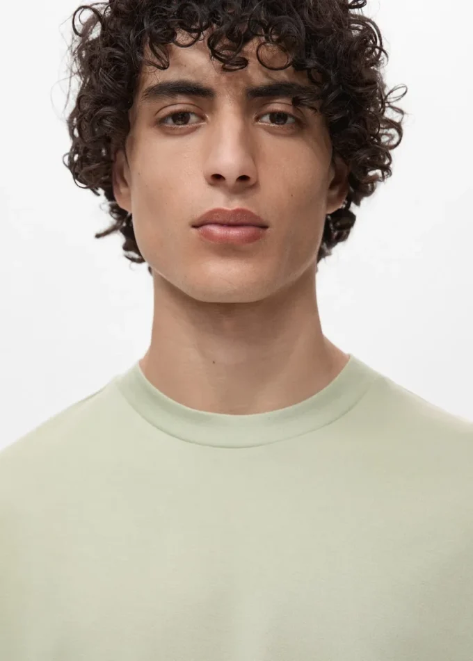 100% bavlněné tričko s pravidelným střihem 100% bavlněné tričko s pravidelným střihem