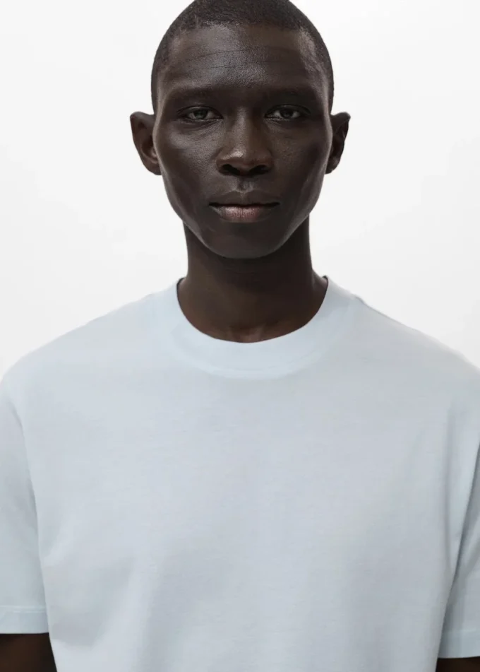 100% bavlněné tričko s pravidelným střihem 100% bavlněné tričko s pravidelným střihem