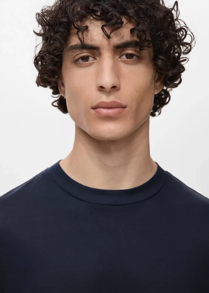 100% bavlněné tričko s pravidelným střihem 100% bavlněné tričko s pravidelným střihem