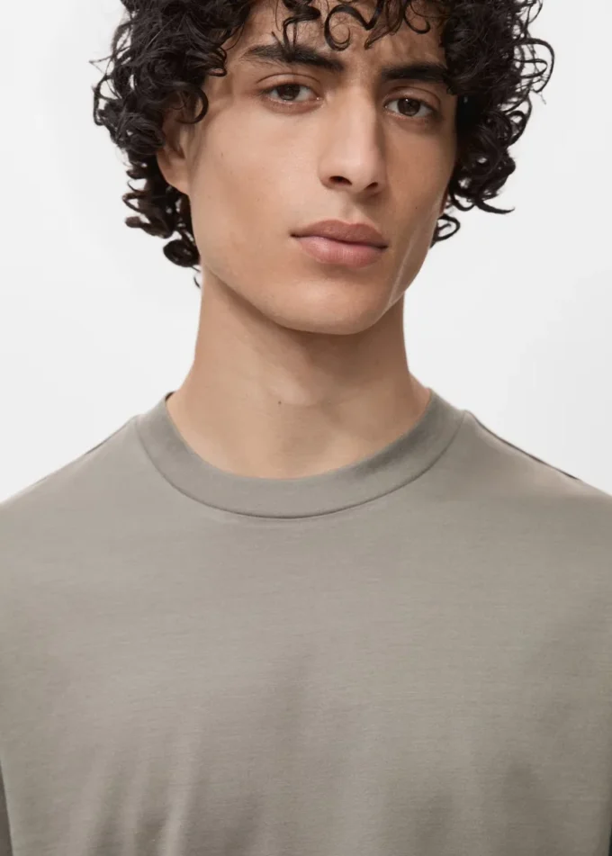 100% bavlněné tričko s pravidelným střihem 100% bavlněné tričko s pravidelným střihem