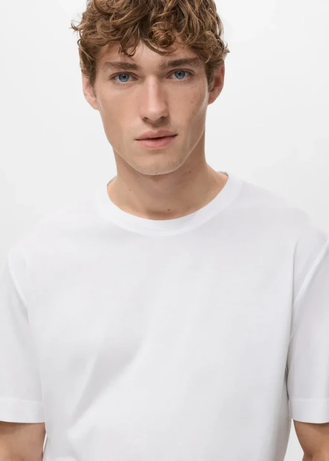 100% bavlněné tričko s pravidelným střihem 100% bavlněné tričko s pravidelným střihem