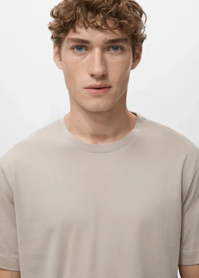 100% bavlněné tričko s pravidelným střihem 100% bavlněné tričko s pravidelným střihem