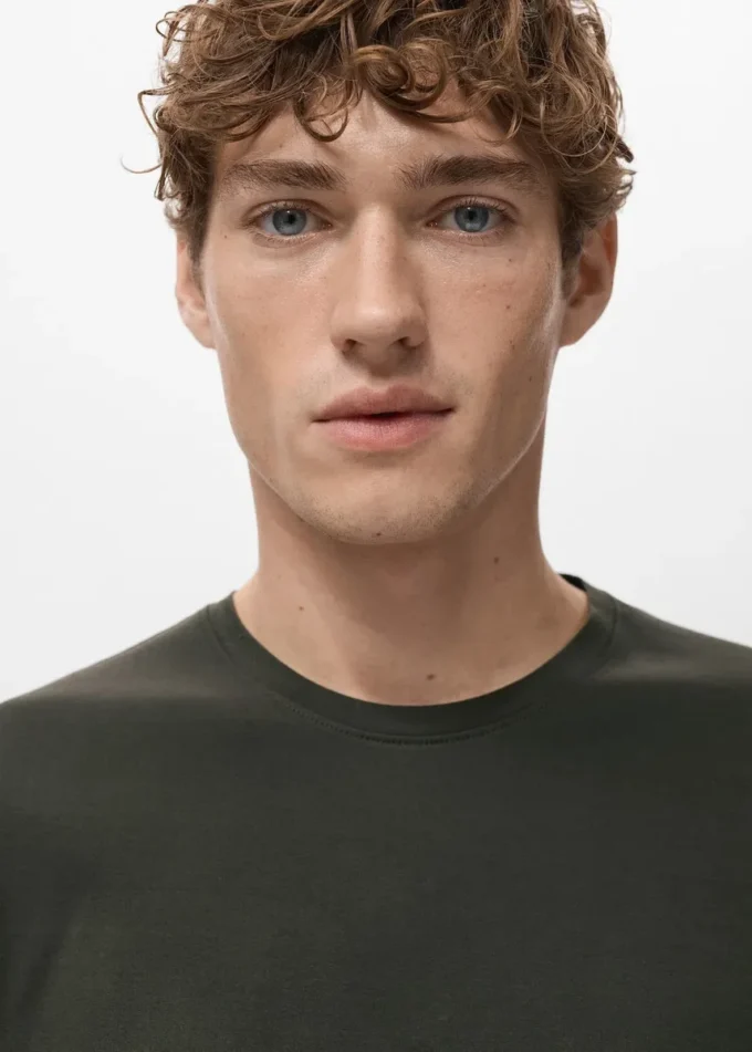 100% bavlněné tričko s pravidelným střihem 100% bavlněné tričko s pravidelným střihem