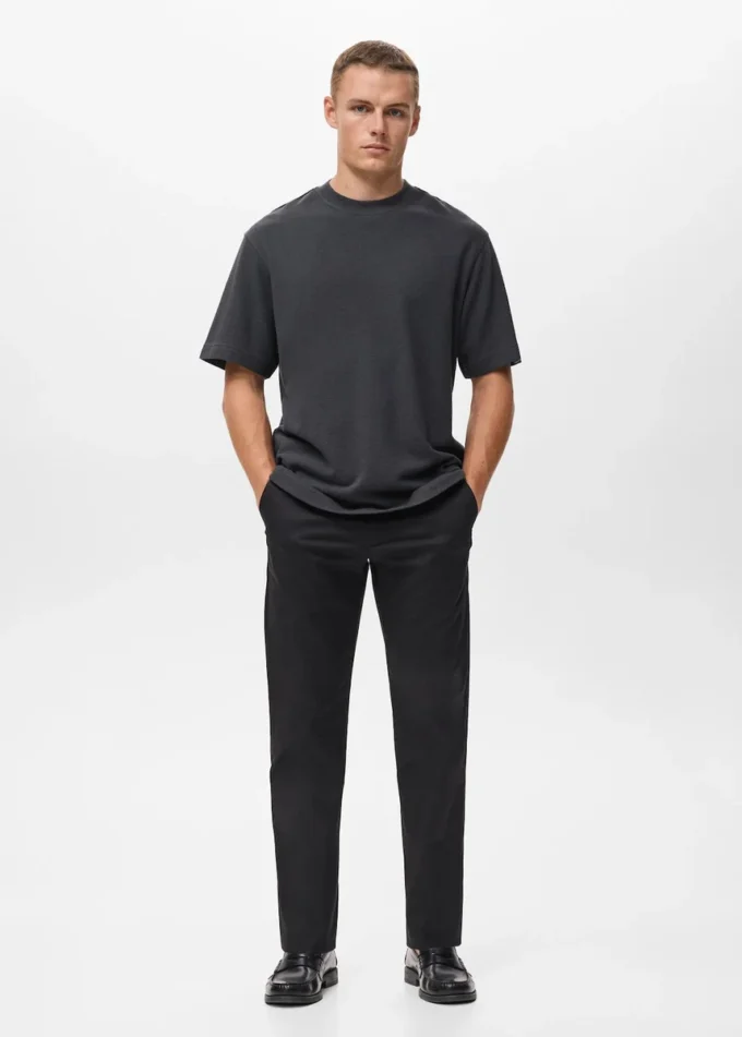 100% bavlněné tričko s volným střihem a strukturovaným povrchem 100% bavlněné tričko s volným střihem a strukturovaným povrchem