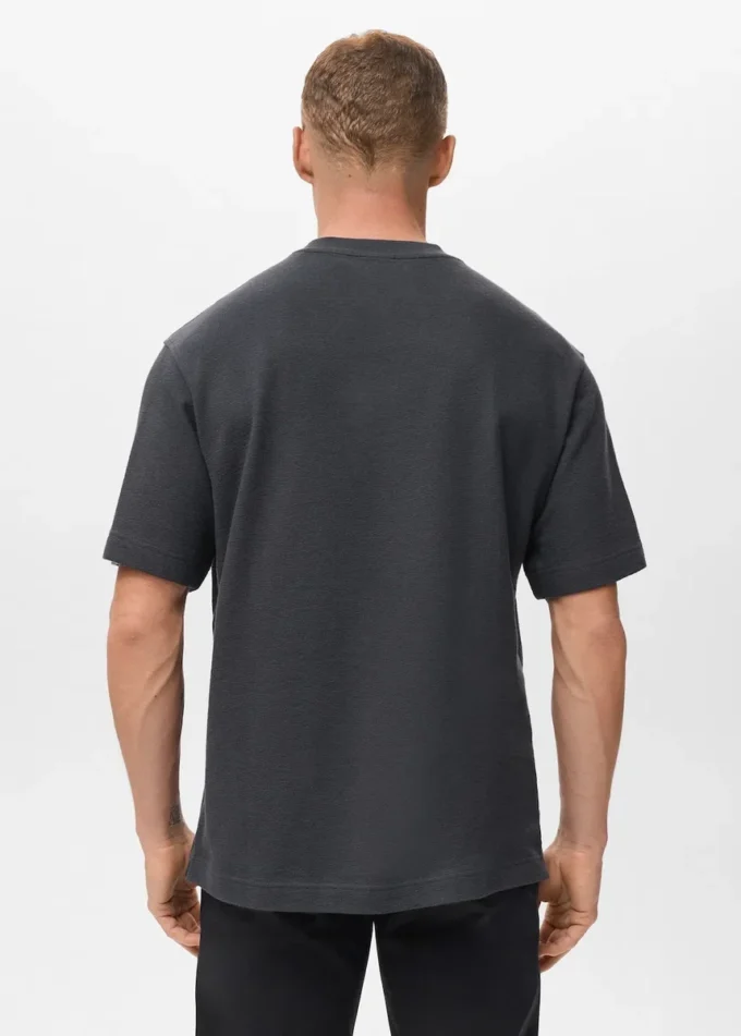 100% bavlněné tričko s volným střihem a strukturovaným povrchem 100% bavlněné tričko s volným střihem a strukturovaným povrchem