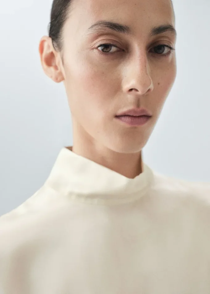 100% hedvábná saténová blůza s rolákem 100% hedvábná saténová blůza s rolákem