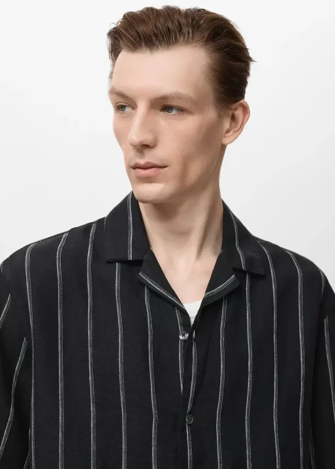 100% lněná košile s krátkými rukávy a pruhovaným vzorem 100% lněná košile s krátkými rukávy a pruhovaným vzorem