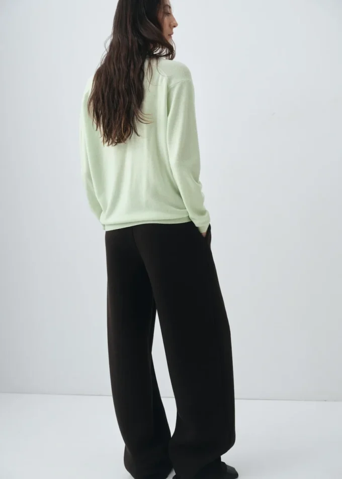 100% vlněný svetr s rolákem 100% vlněný svetr s rolákem