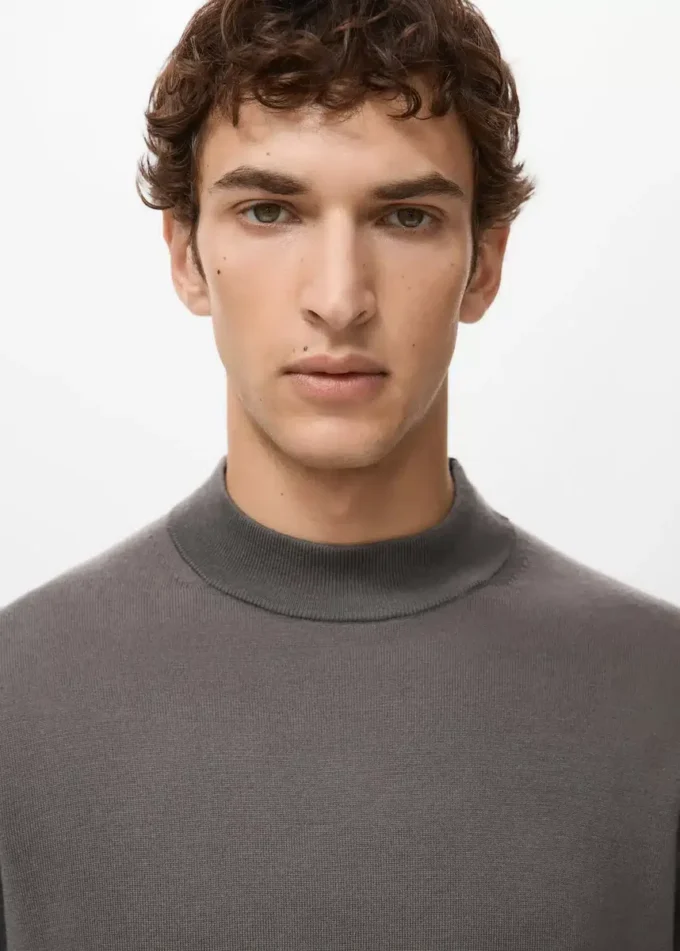 100% vlněný svetr s rolákem 100% vlněný svetr s rolákem