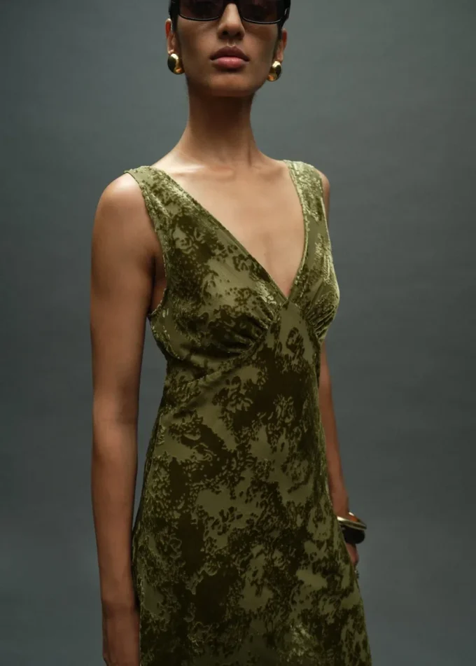 Žakárové šaty s výstřihem do V Žakárové šaty s výstřihem do V