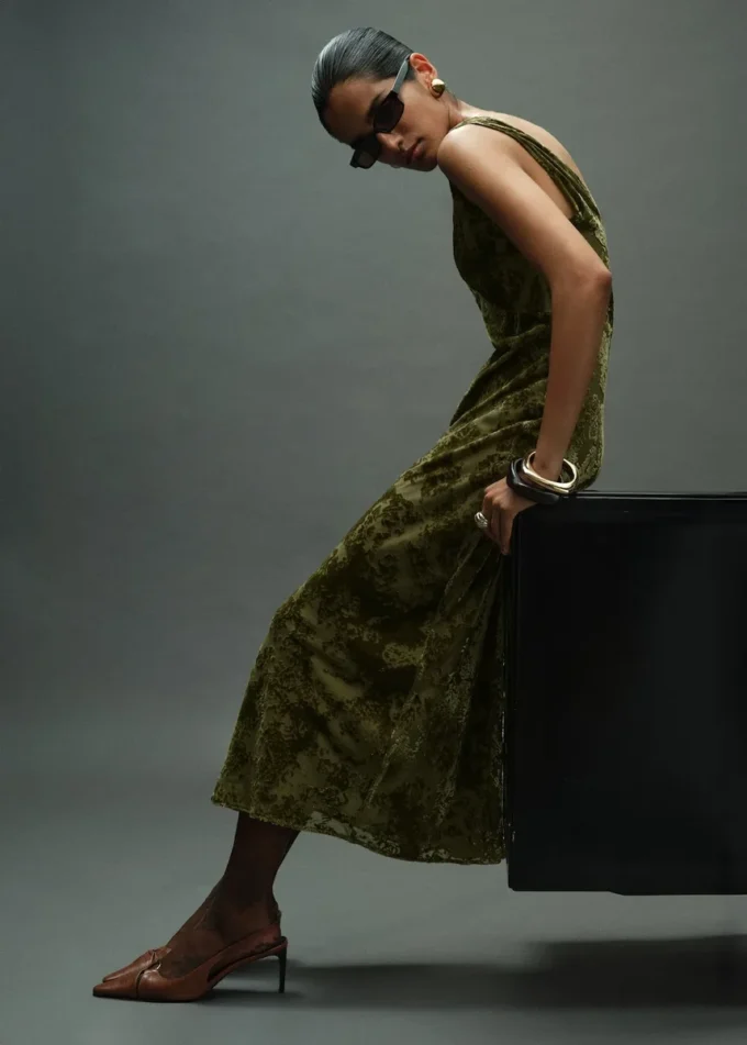 Žakárové šaty s výstřihem do V Žakárové šaty s výstřihem do V