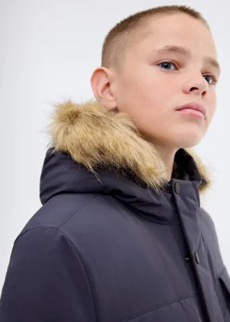 Anorak s kapucí s efektem ovčí kůže