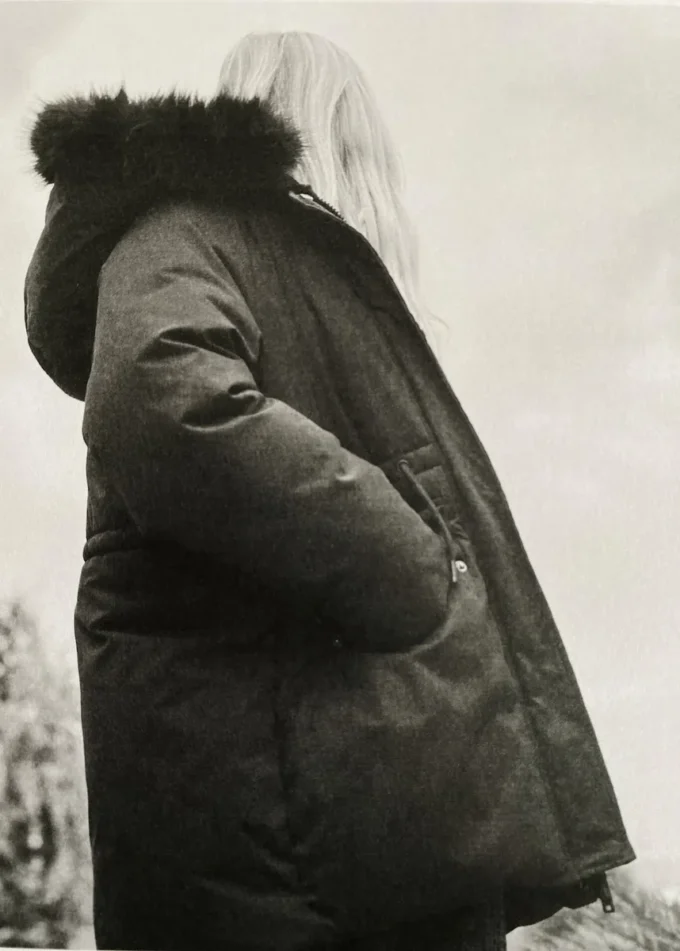 Anorak s kapucí s efektem ovčí kůže