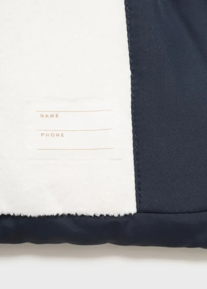 Anorak s kapucí s efektem ovčí kůže Anorak s kapucí s efektem ovčí kůže