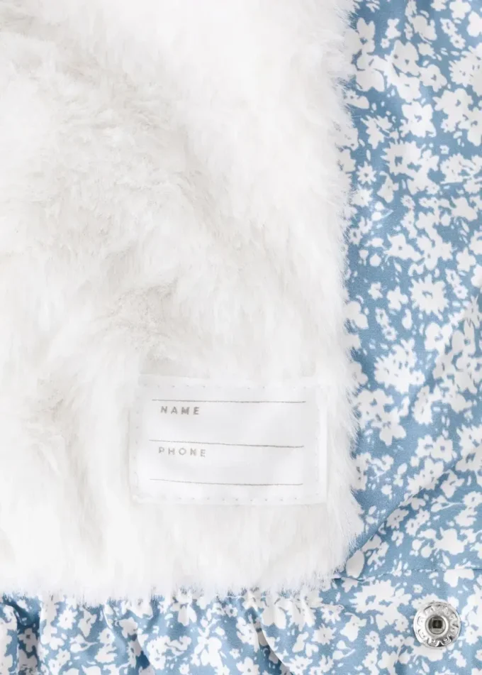 Anorak s květinovým potiskem a kožešinovým efektem Anorak s květinovým potiskem a kožešinovým efektem