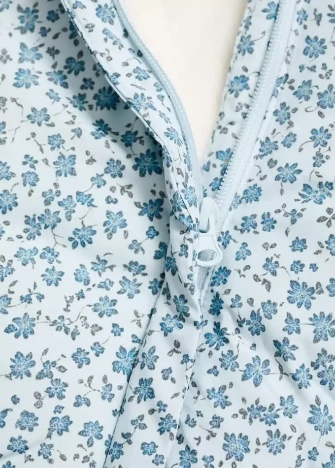 Anorak s květinovým potiskem a kožešinovým efektem Anorak s květinovým potiskem a kožešinovým efektem