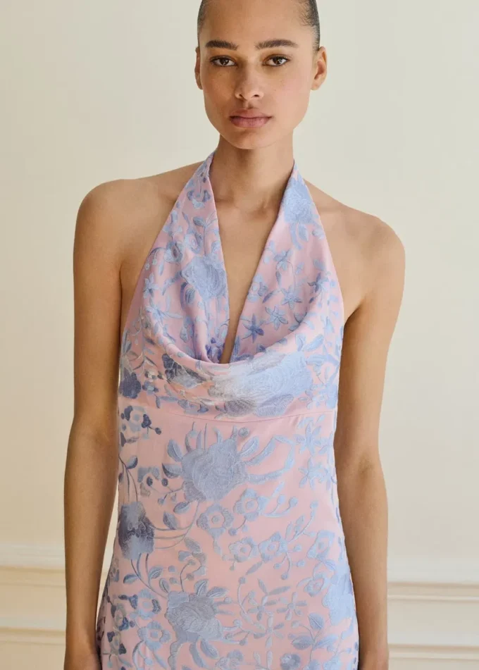 Asymetrické šaty s vyšívanými třásněmi Asymetrické šaty s vyšívanými třásněmi