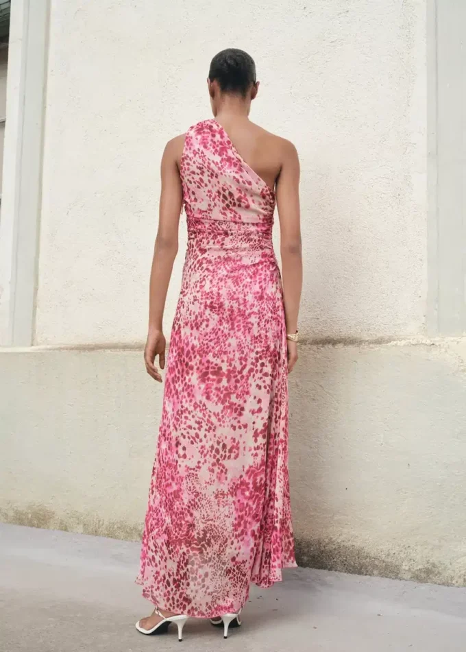 Asymetrické šaty s zvířecím potiskem Asymetrické šaty s zvířecím potiskem