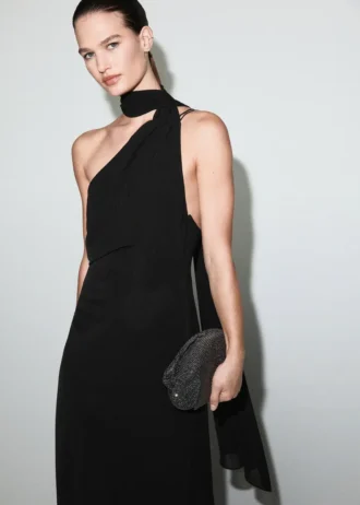 Asymetrické šaty se šátkem