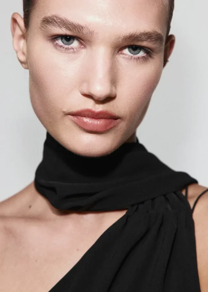 Asymetrické šaty se šátkem Asymetrické šaty se šátkem