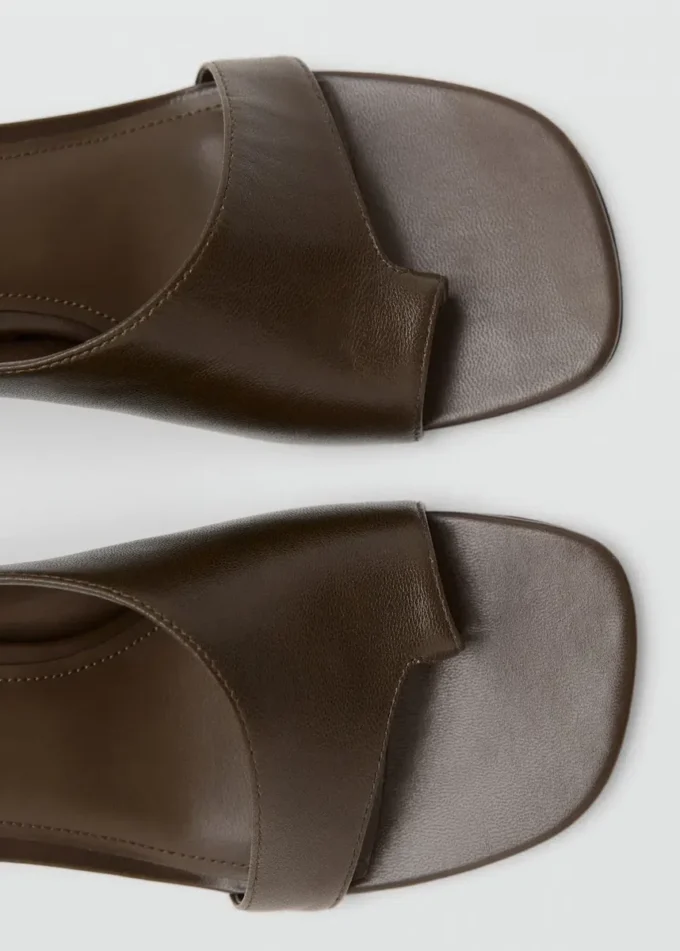 Asymetrické kožené sandály Asymetrické kožené sandály