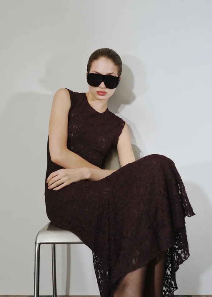 Asymetrické krajkové šaty Asymetrické krajkové šaty