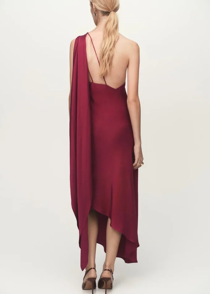 Asymetrické saténové šaty Asymetrické saténové šaty