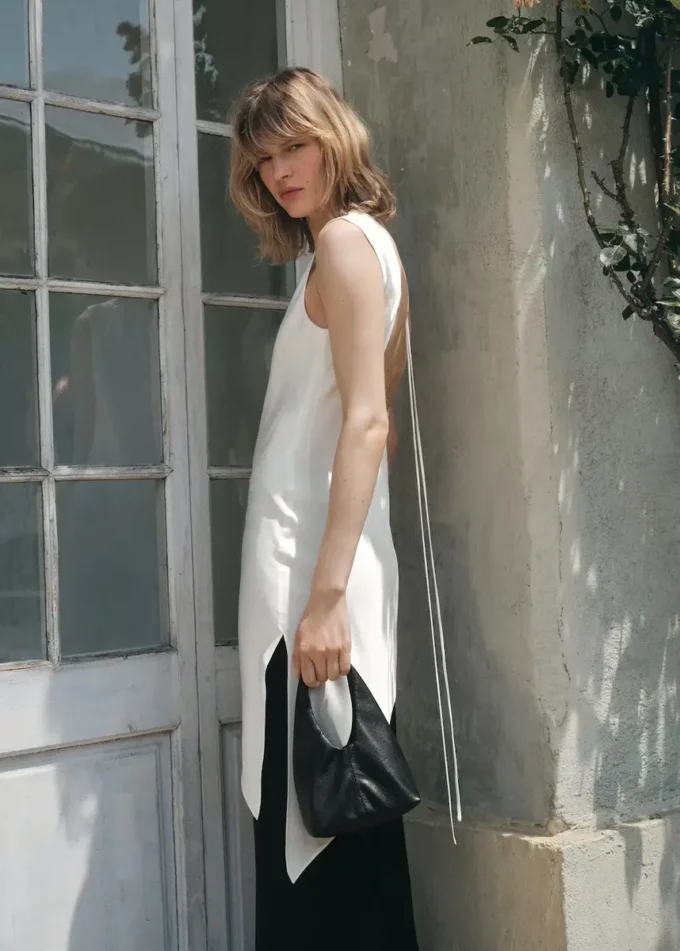 Asymetrický saténový top