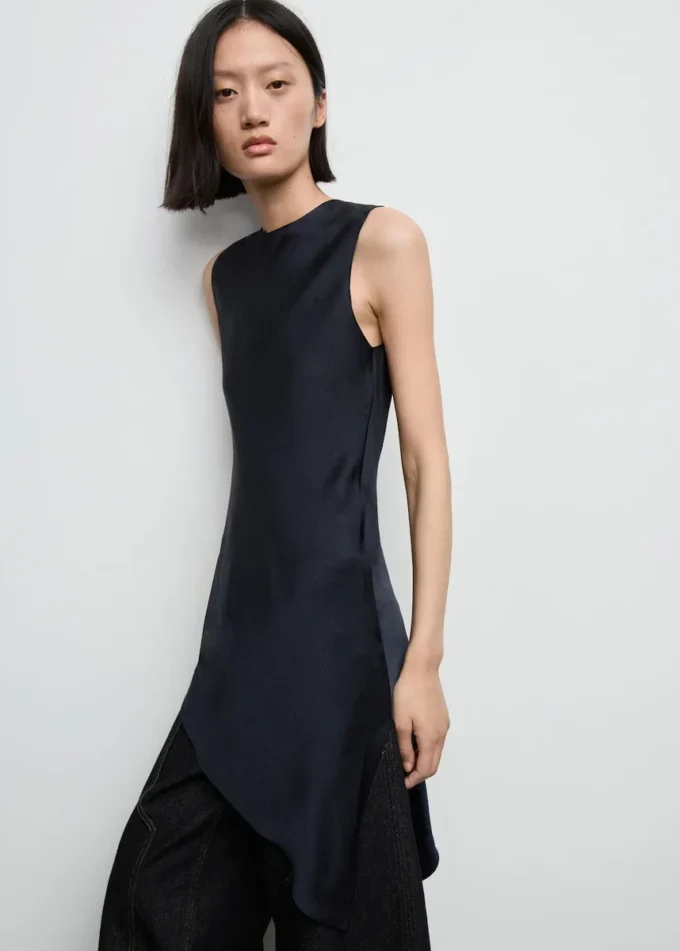 Asymetrický saténový top