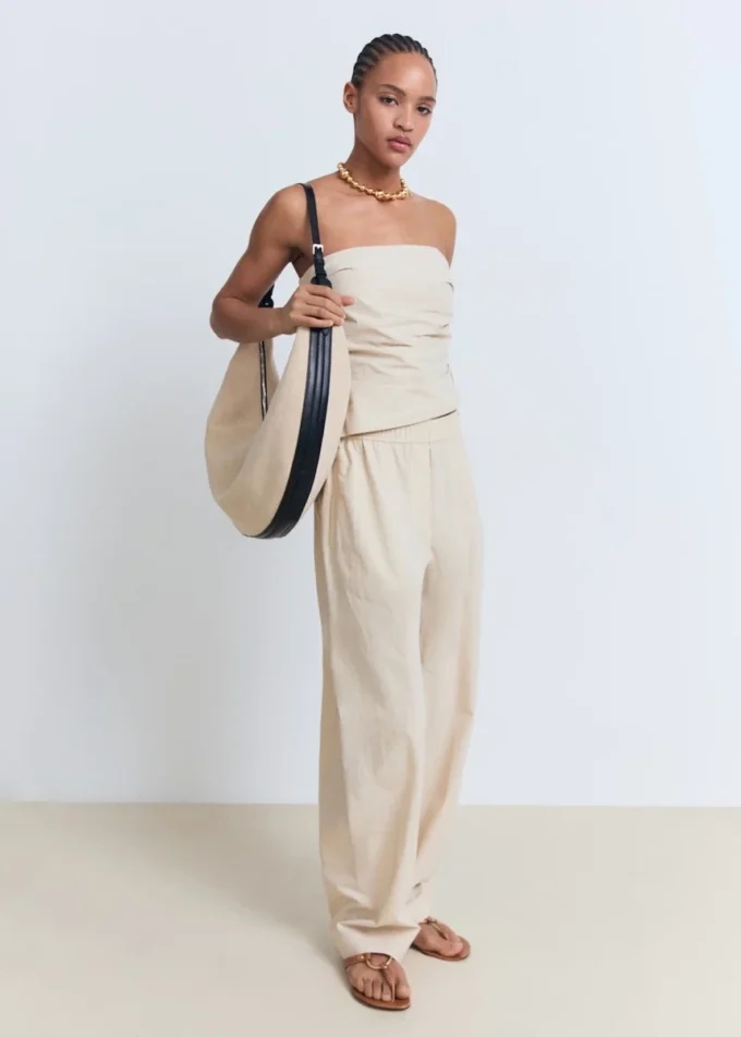 Asymetrický top bez ramínek Asymetrický top bez ramínek