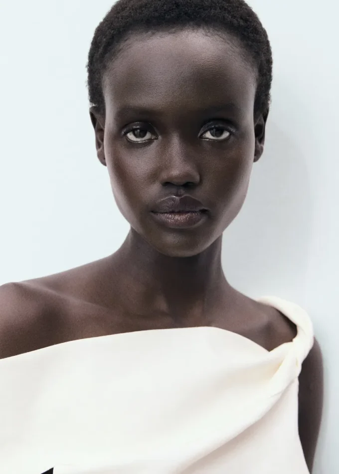 Asymetrický top bez ramínek Asymetrický top bez ramínek