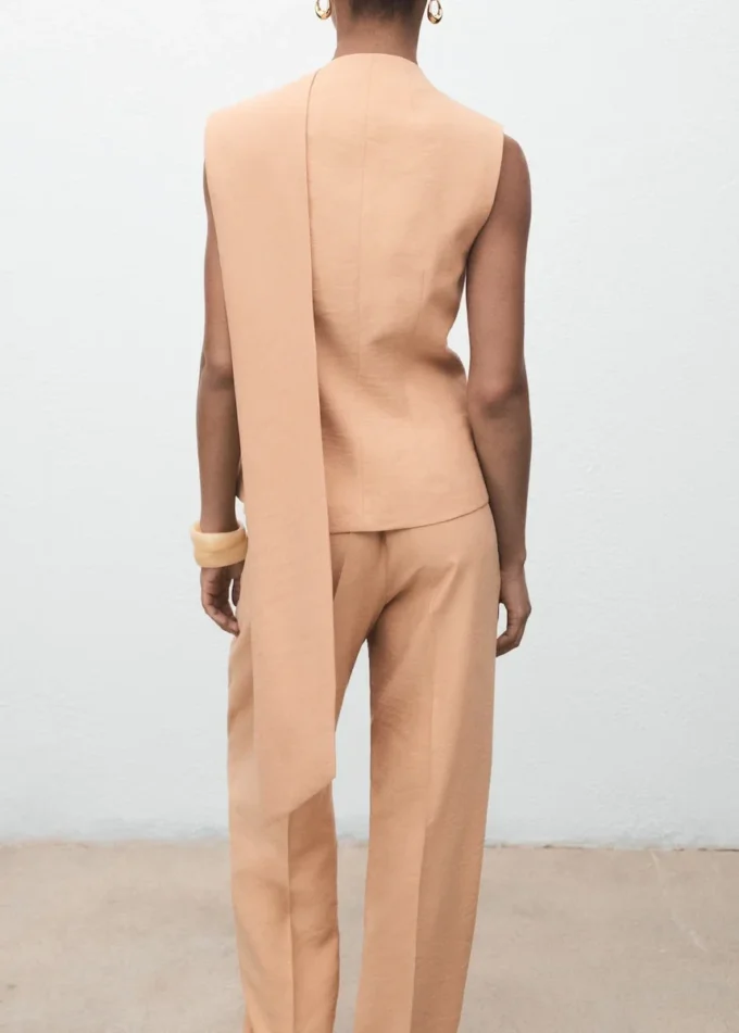 Asymetrický top s foulardem Asymetrický top s foulardem