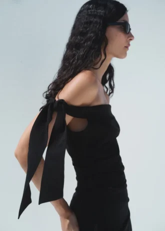 Šaty bez ramínek s mašlí