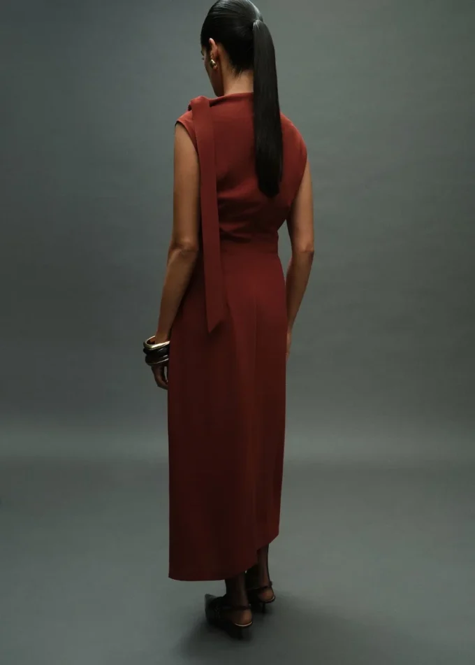 Šaty s řasením a uzlem Šaty s řasením a uzlem