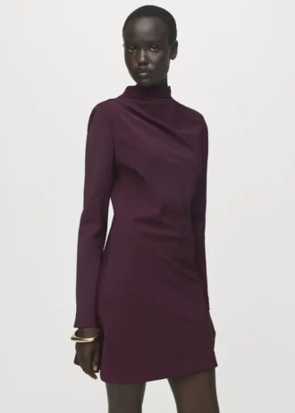 Šaty s dlouhými rukávy a drapovaným výstřihem Šaty s dlouhými rukávy a drapovaným výstřihem