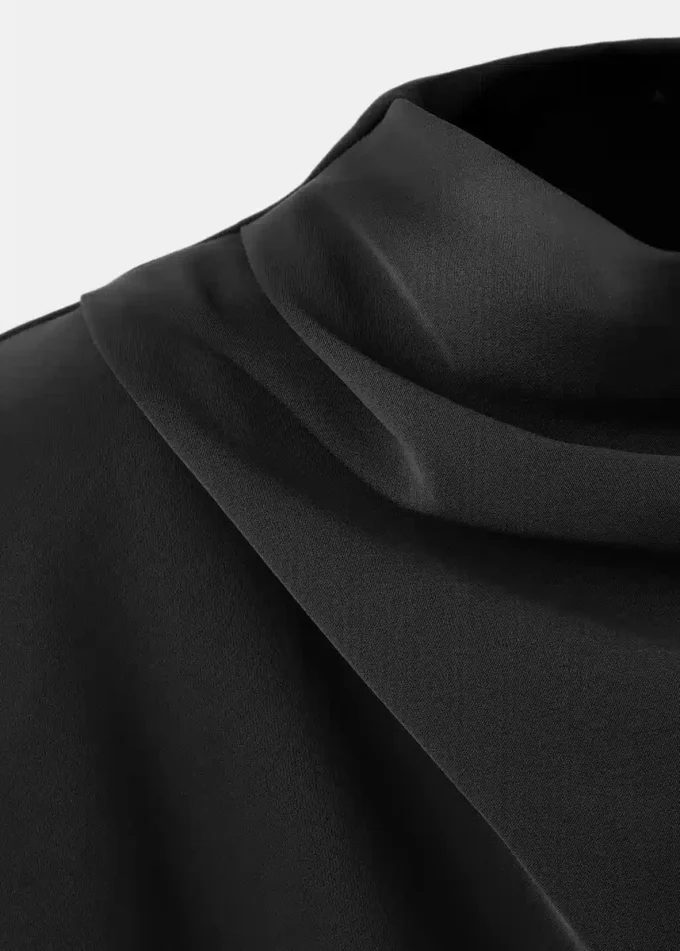 Šaty s dlouhými rukávy a drapovaným výstřihem Šaty s dlouhými rukávy a drapovaným výstřihem