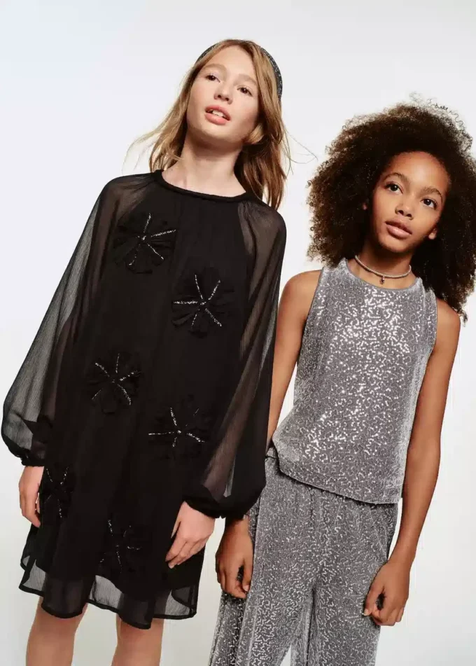 Šaty s květinovou výšivkou Šaty s květinovou výšivkou