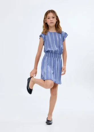 Šaty s květinovou výšivkou Šaty s květinovou výšivkou