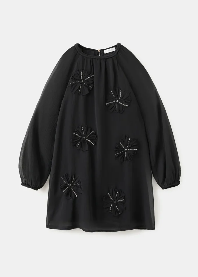 Šaty s květinovou výšivkou Šaty s květinovou výšivkou