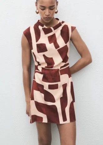 Šaty s potiskem a drapovaným výstřihem