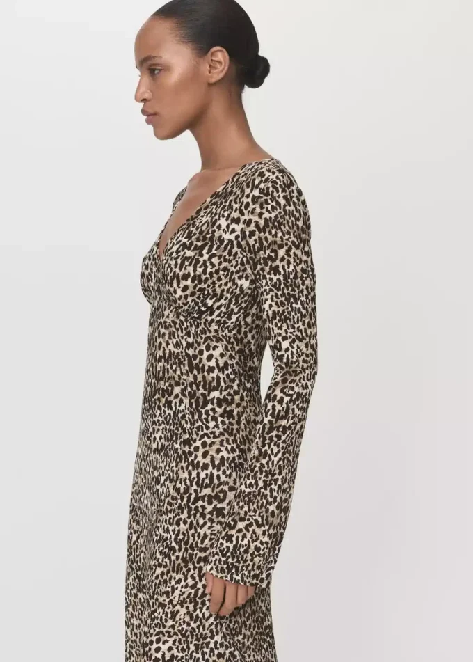 Šaty s potiskem a výstřihem do V Šaty s potiskem a výstřihem do V