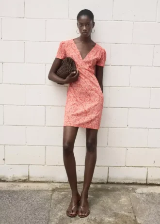 Šaty s potiskem a výstřihem do V