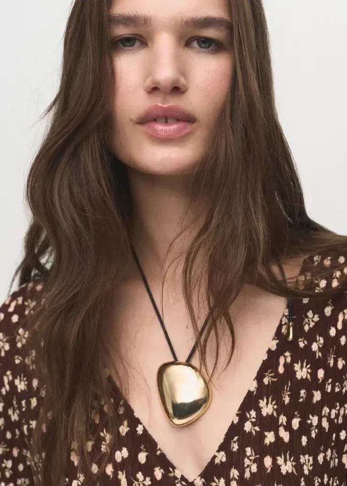 Šaty s potiskem a výstřihem do V Šaty s potiskem a výstřihem do V